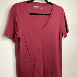 CLASSIC COTTON V-NECK TEE